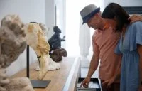 couple salle Dard&eacute; Mus&eacute;e