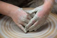 Mains qui travaillent Salon des artisans
