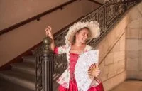 Visite th&eacute;&acirc;tralis&eacute;e : Marie-Christine Chojnacka est dans de beaux draps ! 