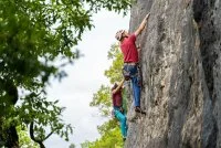 Escalade sur falaise Labeil - Au Rocher des Esclops  &copy; Vincent BARTOLI - CC Lod&eacute;vois et Larzac