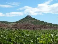 Vue du volcan et son neck. &copy; G&icirc;tes de France