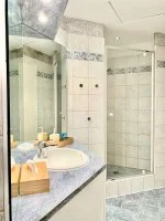 Chambre familiale Jasse SDB &copy; Le Barry du Grand Chemin