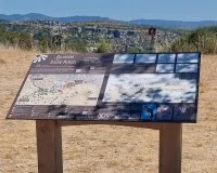 Panneau d'interpr&eacute;tation Baume Auriol &copy; S&eacute;verine ROQUES - CC Lod&eacute;vois et Larzac