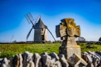 Moulin-tour &agrave; farine Croix &copy; Vitinova