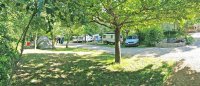 Emplacement-camping-riviere © CAMPING DES SOURCES