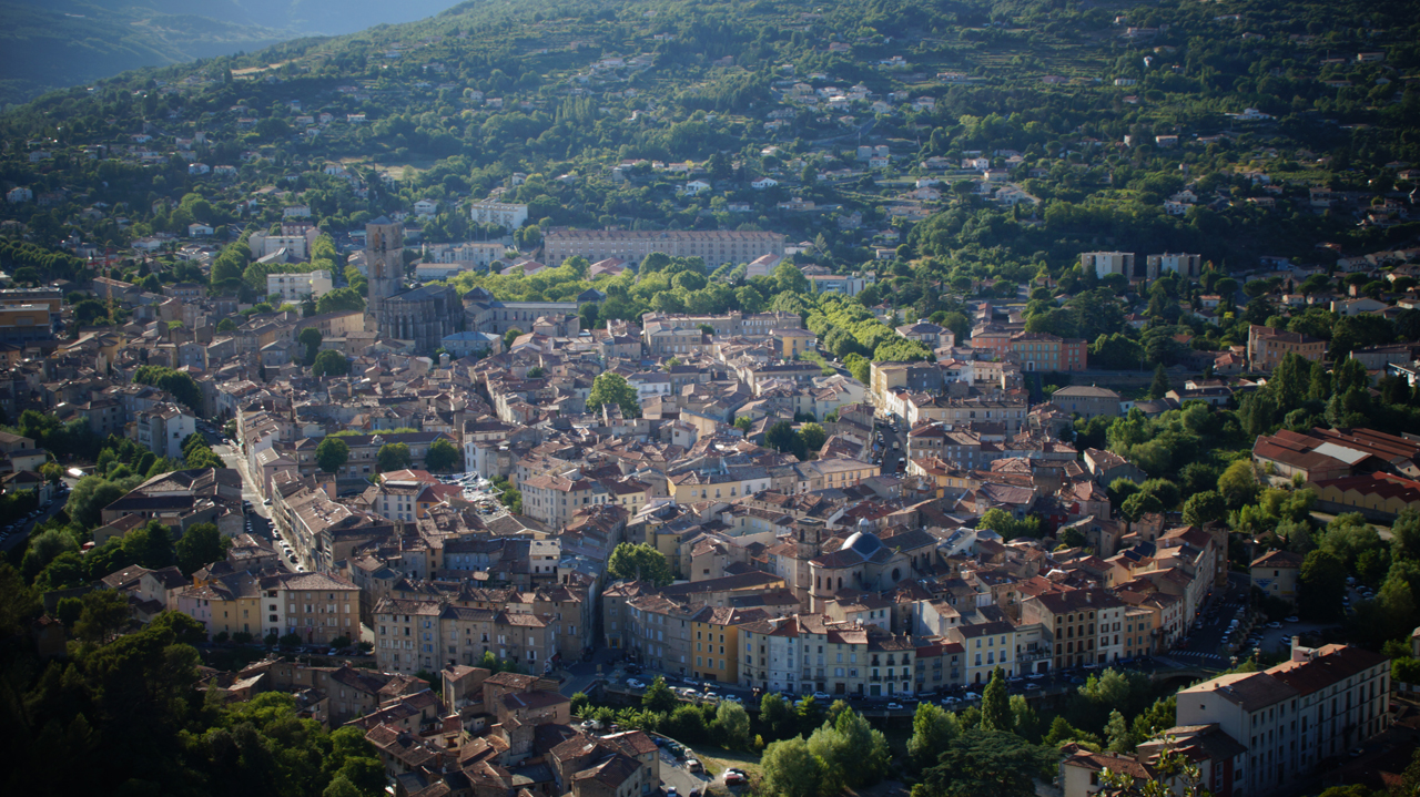 Vue aérienne de la ville de Lodève