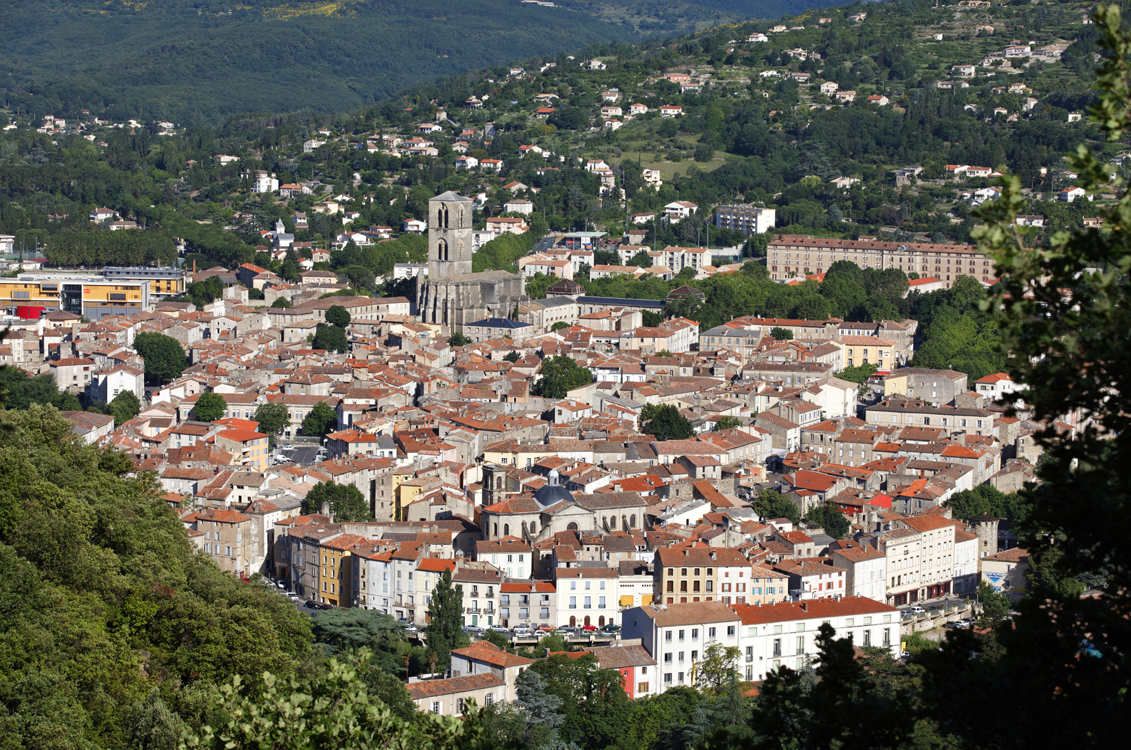 Vue aérienne de la ville de Lodève