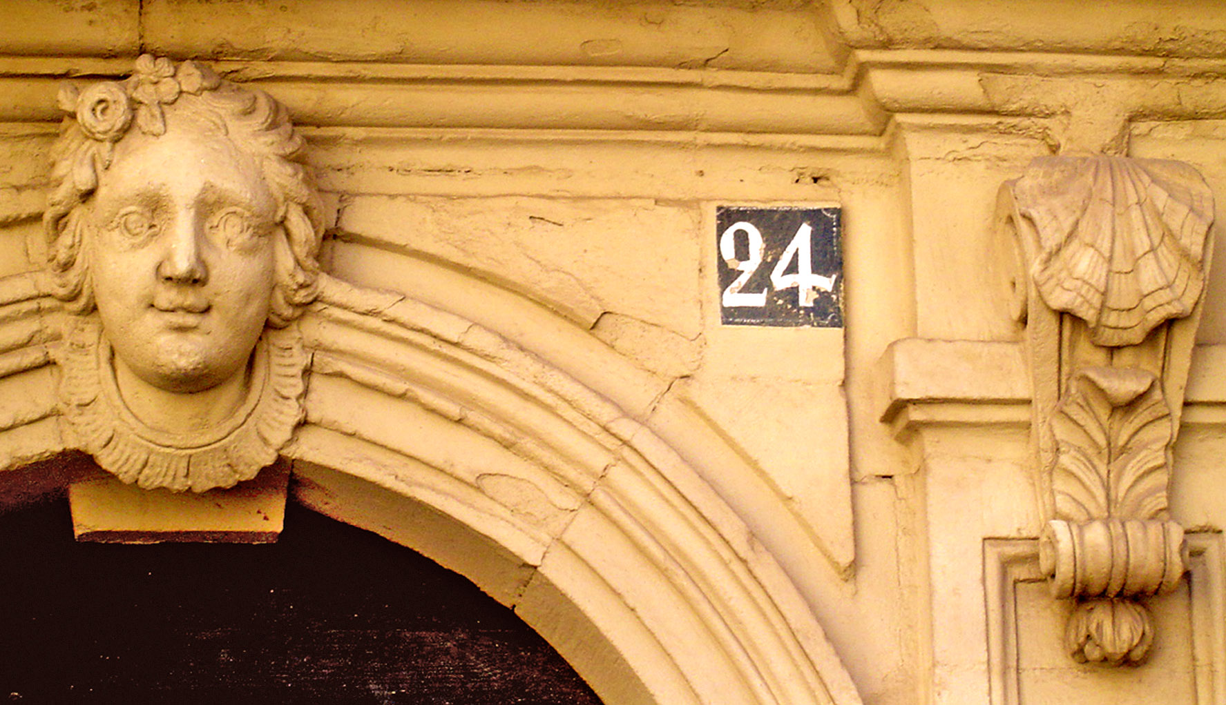 Tête sculptée, façade de l&#039;hôtel de Salze