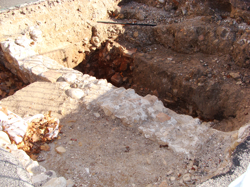 Chantier de fouilles : vestiges d’habitats gallo-romains datant du 1er siècle de notre ère.